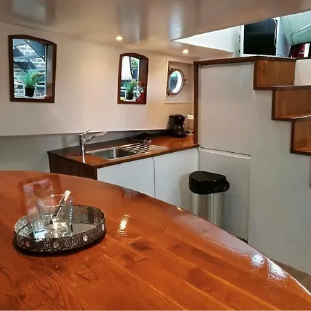 Houseboat Rose *