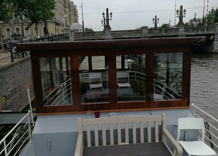 Houseboat Rose 아파트