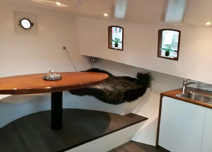 Houseboat Rose 암스테르담