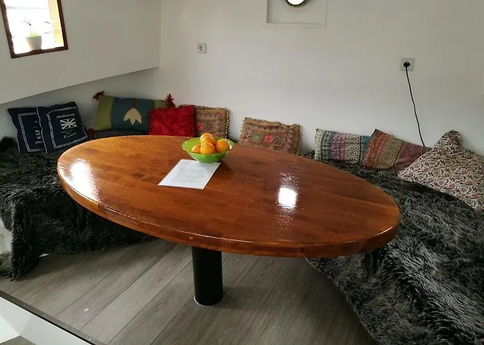 아파트 Houseboat Rose