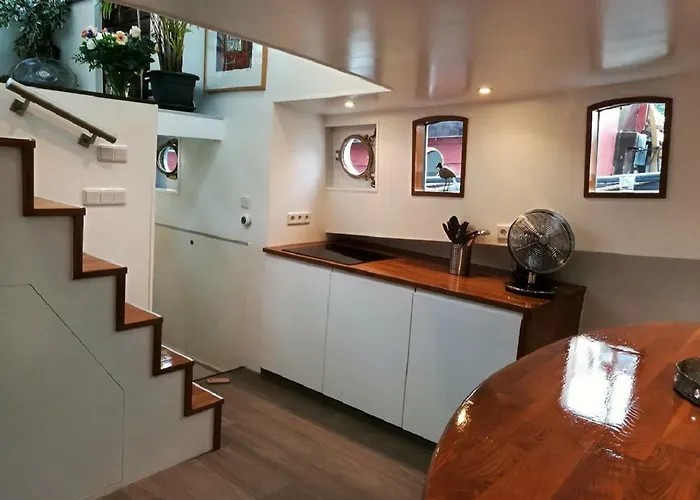 Houseboat Rose 암스테르담