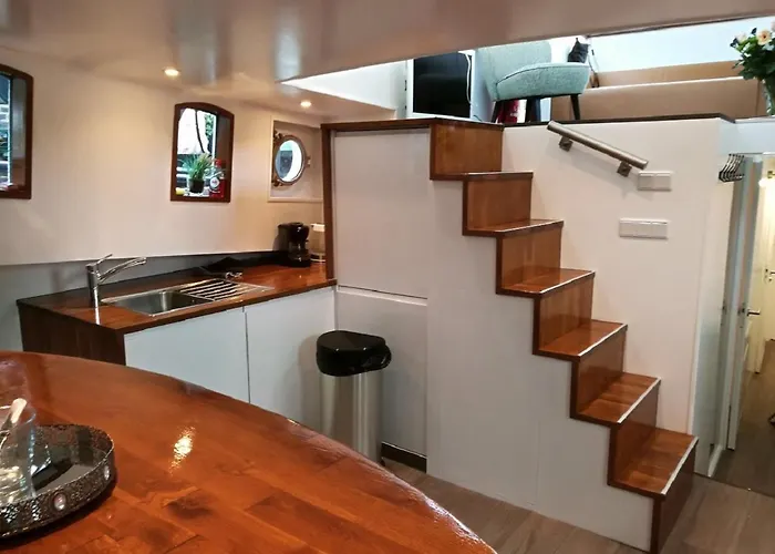 Houseboat Rose * 암스테르담