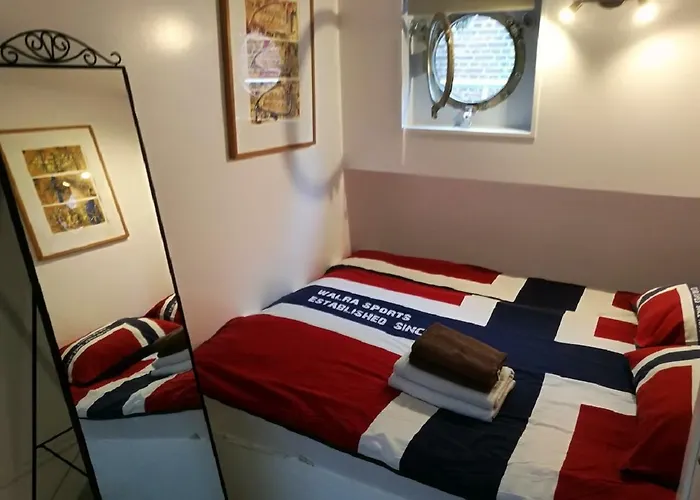 아파트 Houseboat Rose