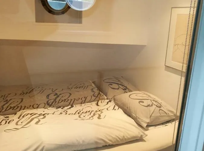 아파트 Houseboat Rose *