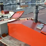 Houseboat Rose