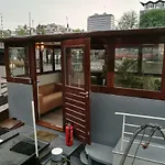 Houseboat Rose