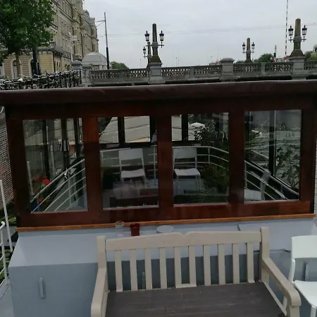Houseboat Rose アパート