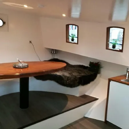 Houseboat Rose アムステルダム