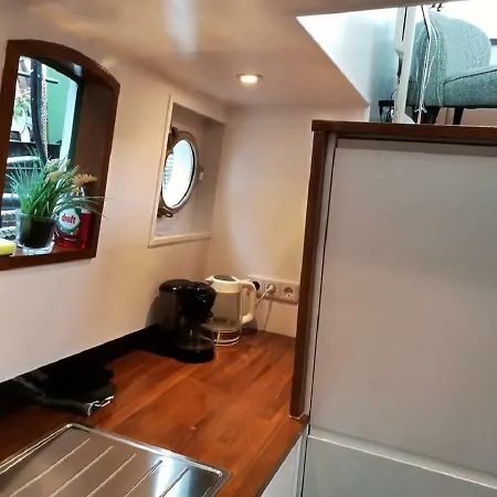 アパート Houseboat Rose *