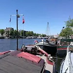 Houseboat Rose Apartmán
